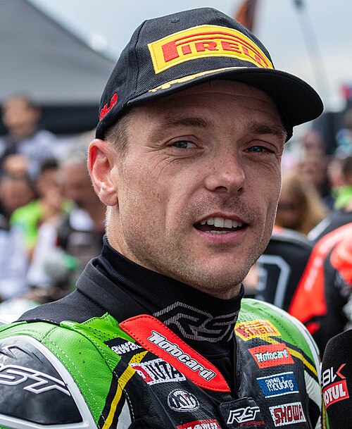Alex Lowes (photo from Wikimedia Commons)